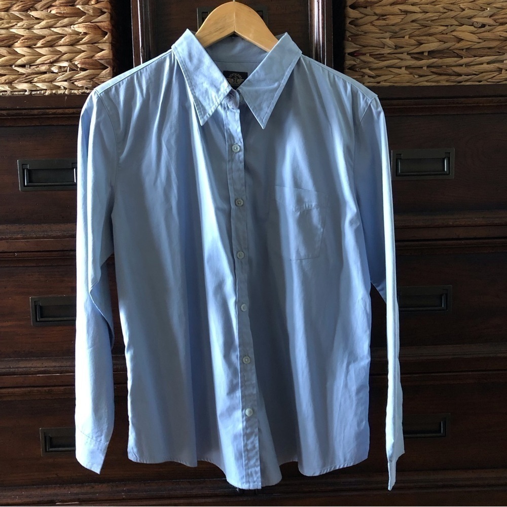 Dockers denim blue long sleeve button down cotton blouse in size LP.